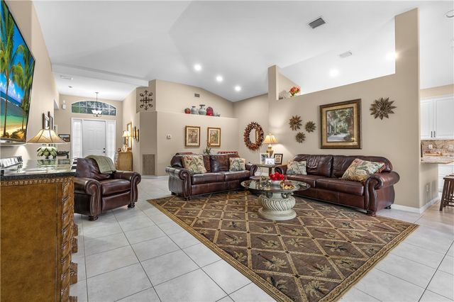 210 Champagne Court SW, Vero Beach, FL 32968