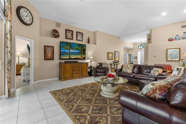 210 Champagne Court SW, Vero Beach, FL 32968