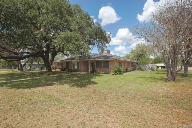 1017 E Trinity, Pearsall, TX 78061