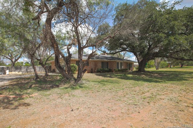 1017 E Trinity, Pearsall, TX 78061