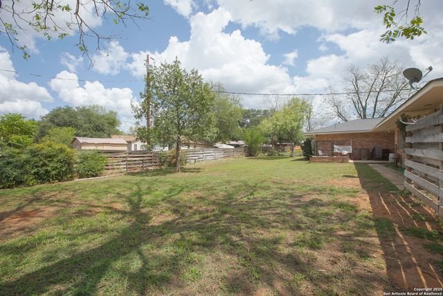 1017 E Trinity, Pearsall, TX 78061