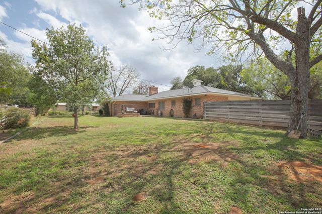 1017 E Trinity, Pearsall, TX 78061