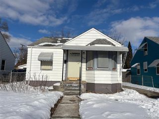 19381 Kenosha Street, Harper Woods, MI 48225