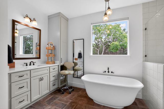 270 Rambling Oaks DR, Wimberley, TX 78676