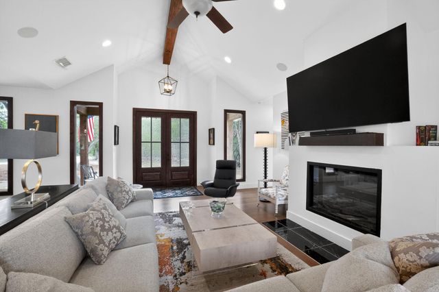 270 Rambling Oaks DR, Wimberley, TX 78676