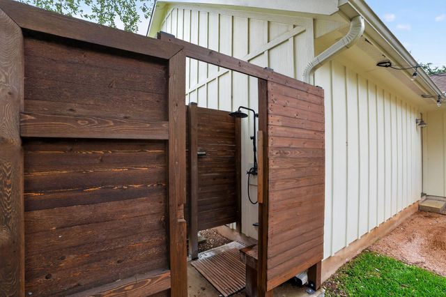 270 Rambling Oaks DR, Wimberley, TX 78676