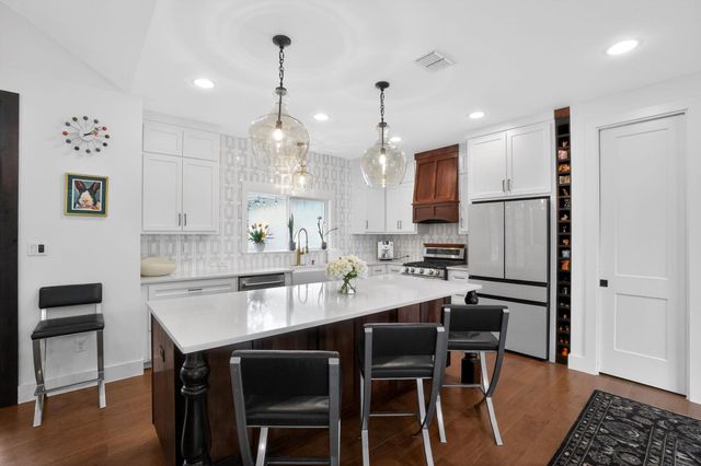 270 Rambling Oaks DR, Wimberley, TX 78676