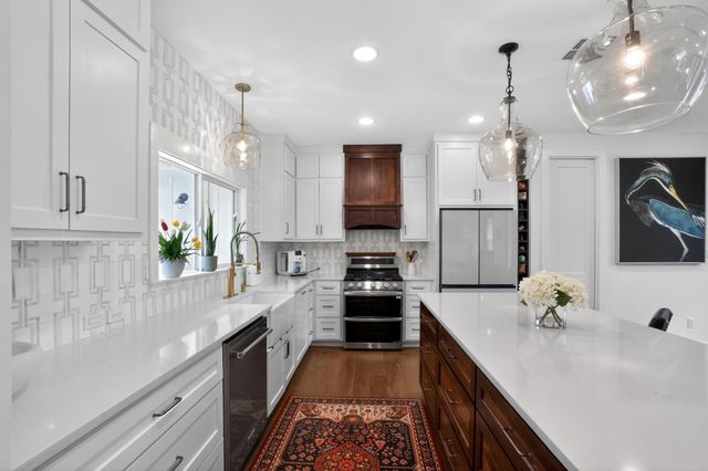 270 Rambling Oaks DR, Wimberley, TX 78676