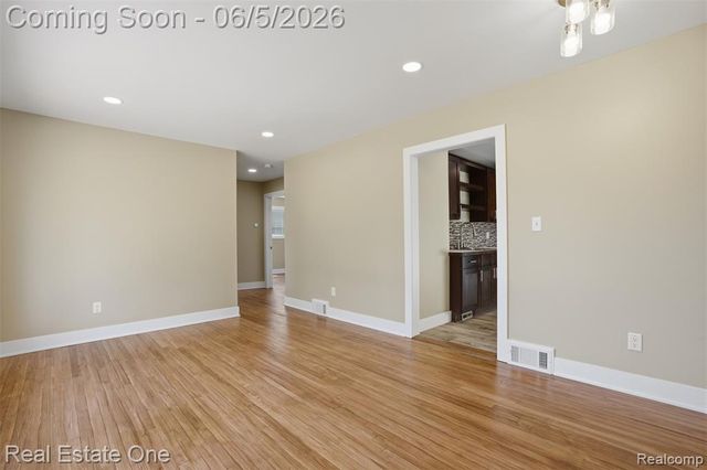 33441 Alta Street, Garden City, MI 48135