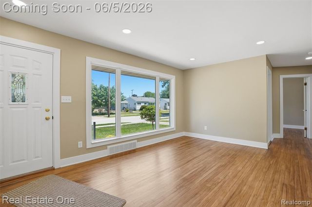 33441 Alta Street, Garden City, MI 48135
