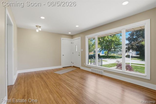 33441 Alta Street, Garden City, MI 48135