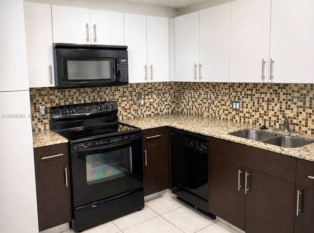 405 LAKEVIEW DR 202, Weston, FL 33326