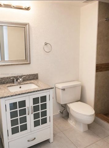 405 LAKEVIEW DR 202, Weston, FL 33326