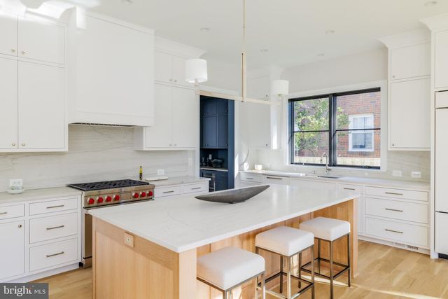 630 N KENMORE ST, Arlington, VA 22201