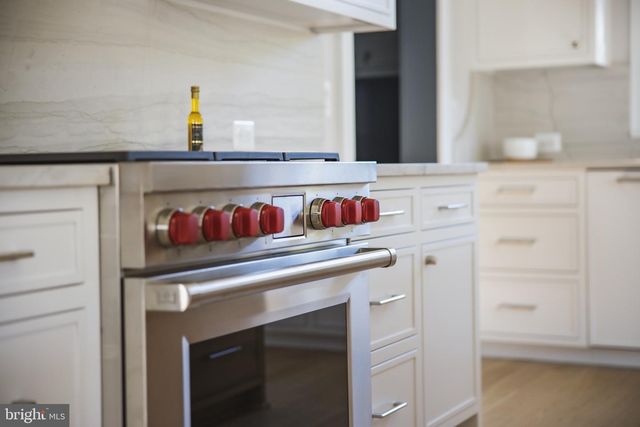 630 N KENMORE ST, Arlington, VA 22201