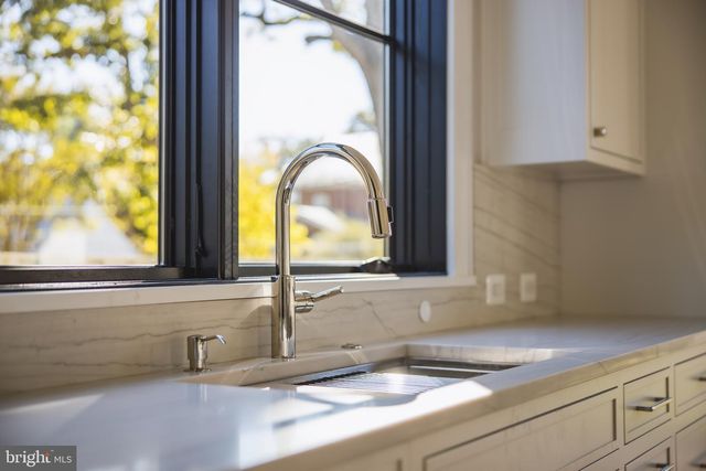 630 N KENMORE ST, Arlington, VA 22201