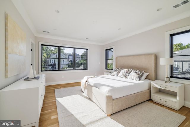 630 N KENMORE ST, Arlington, VA 22201