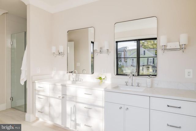 630 N KENMORE ST, Arlington, VA 22201