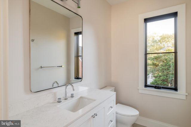 630 N KENMORE ST, Arlington, VA 22201