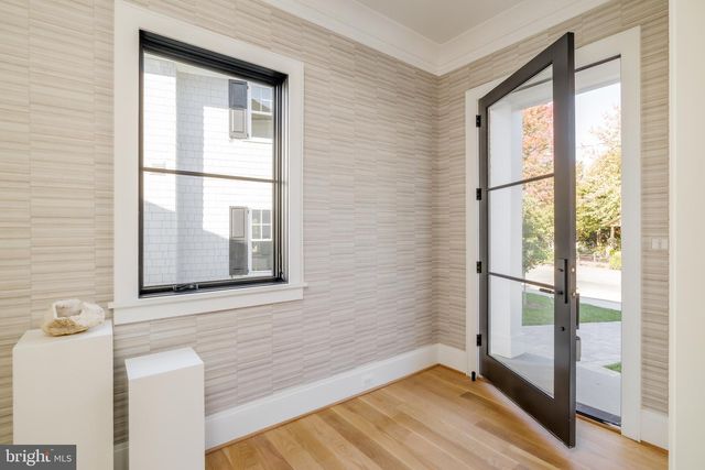 630 N KENMORE ST, Arlington, VA 22201