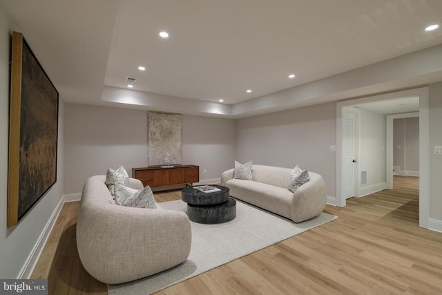 630 N KENMORE ST, Arlington, VA 22201