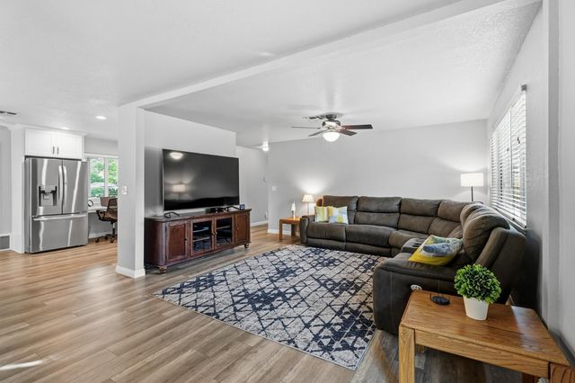 1410 Mallard Ln, Roseville, CA 95661