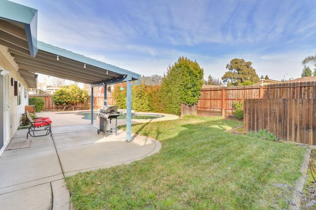 1410 Mallard Ln, Roseville, CA 95661
