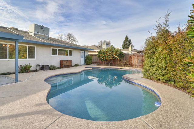 1410 Mallard Ln, Roseville, CA 95661