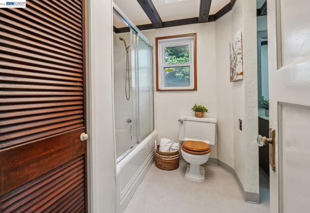 3231 Wisconsin St, Oakland, CA 94602