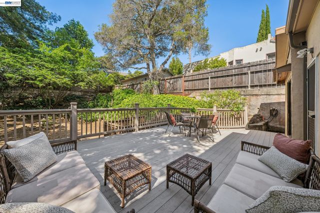 3231 Wisconsin St, Oakland, CA 94602
