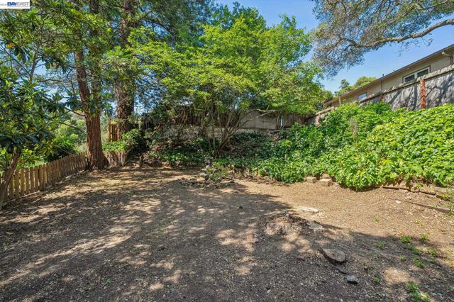 3231 Wisconsin St, Oakland, CA 94602