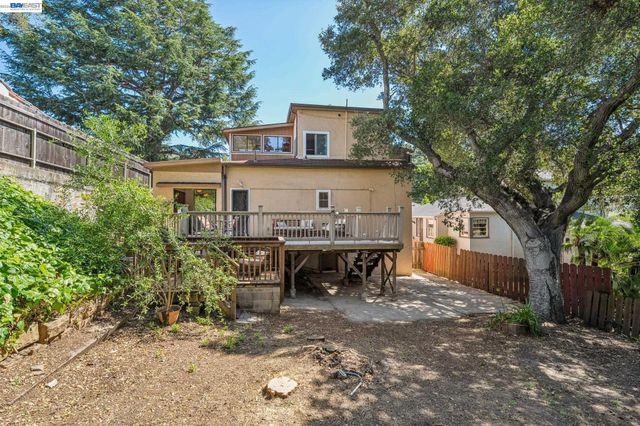 3231 Wisconsin St, Oakland, CA 94602