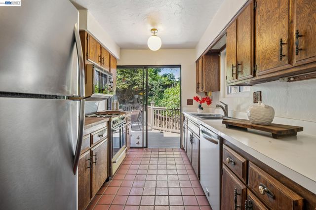 3231 Wisconsin St, Oakland, CA 94602