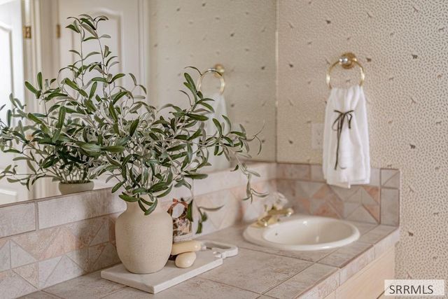 5700 Gleneagles Drive, Idaho Falls, ID 83401