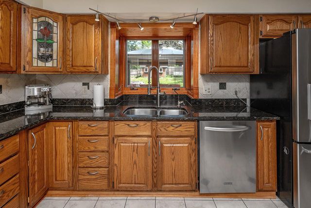 W160 Lilac AVENUE, Genoa City, WI 53128