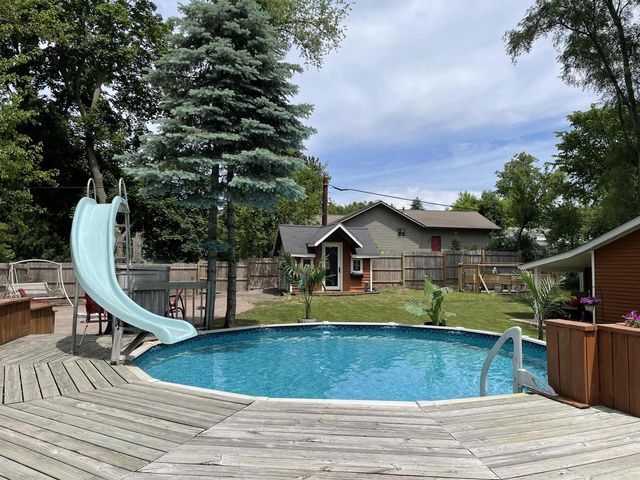 W160 Lilac AVENUE, Genoa City, WI 53128