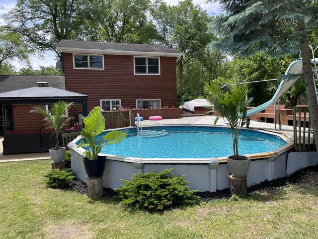 W160 Lilac AVENUE, Genoa City, WI 53128