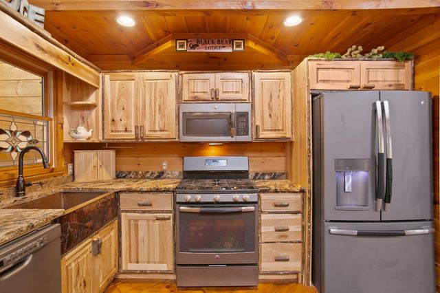 143 Kaely Drive, Mineral Bluff, GA 30559