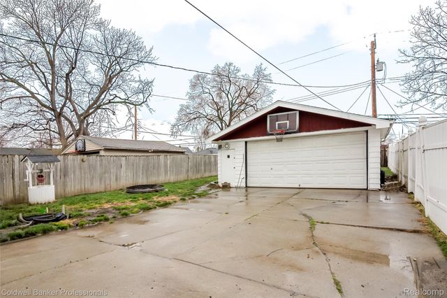 24883 Dale Avenue, Eastpointe, MI 48021