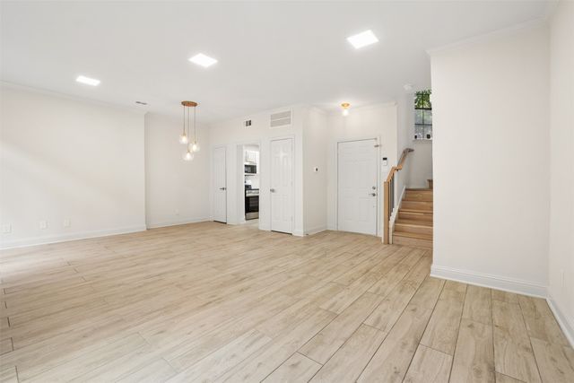 4307 Gilbert Avenue 302, Dallas, TX 75219
