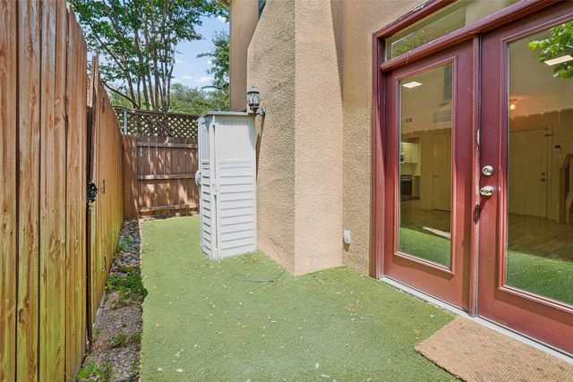 4307 Gilbert Avenue 302, Dallas, TX 75219