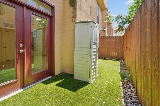 4307 Gilbert Avenue 302, Dallas, TX 75219