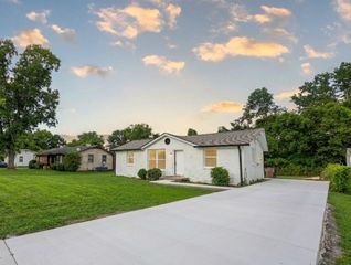 160 Haynes Park Dr, Nashville, TN 37218