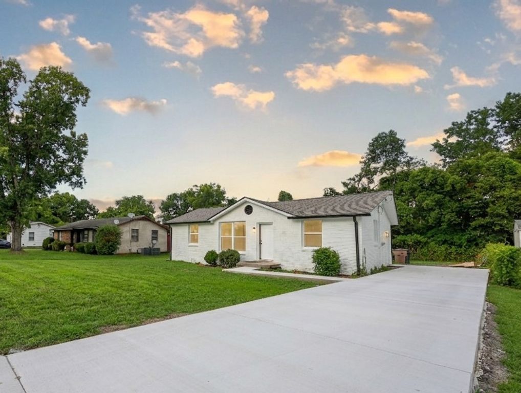 160 Haynes Park Dr, Nashville, TN 37218