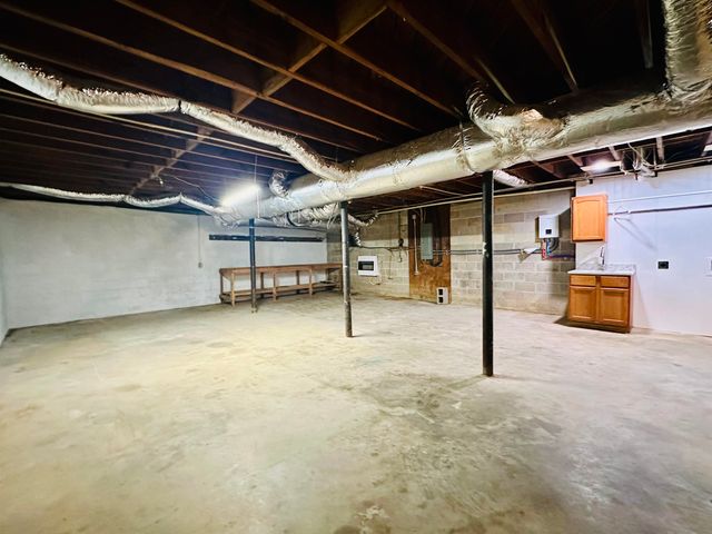 301 SHANNA DR, Selmer, TN 38375