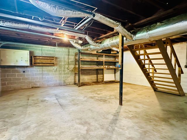 301 SHANNA DR, Selmer, TN 38375