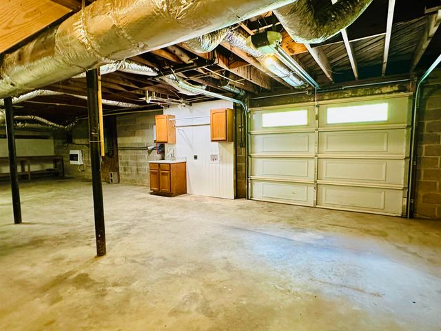 301 SHANNA DR, Selmer, TN 38375