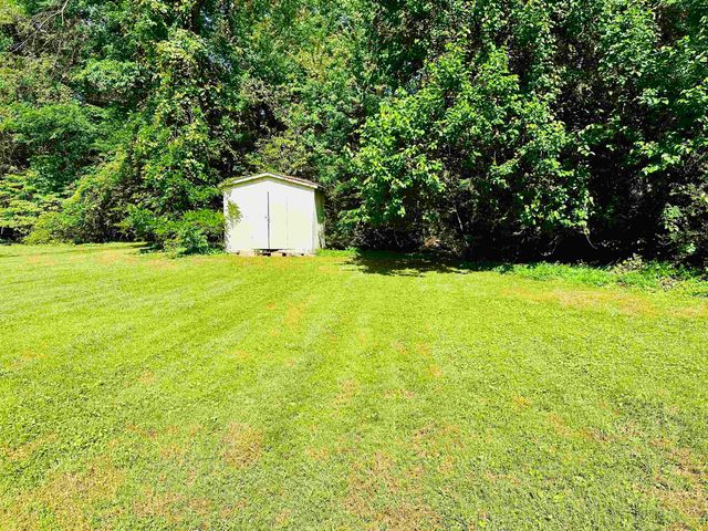 301 SHANNA DR, Selmer, TN 38375