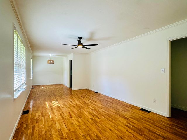 301 SHANNA DR, Selmer, TN 38375