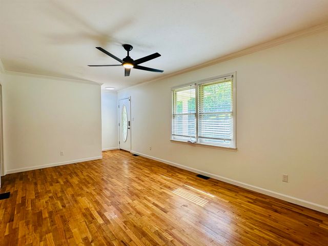 301 SHANNA DR, Selmer, TN 38375